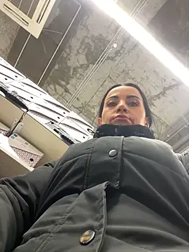 CrazzyChicks live sex cam