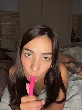 littlethyy live sex cam