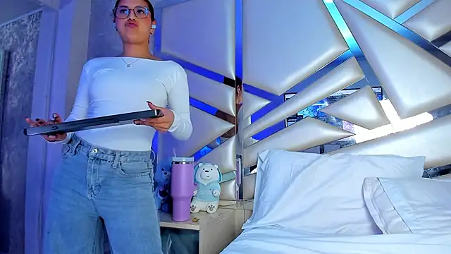 Miia002 live sex cam