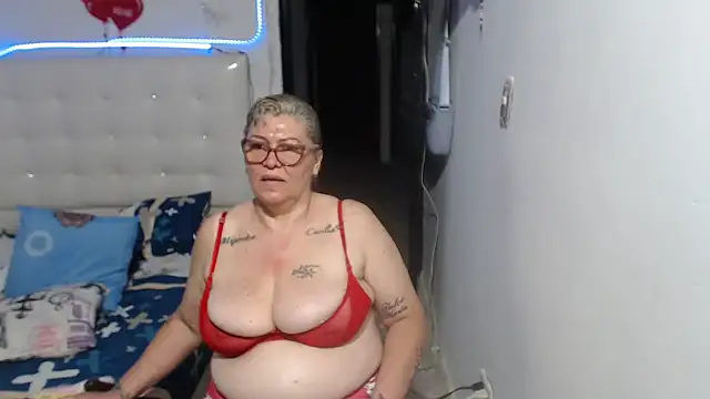 Olgahunder live sex cam