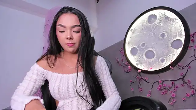 Emily-Queen03 live sex cam