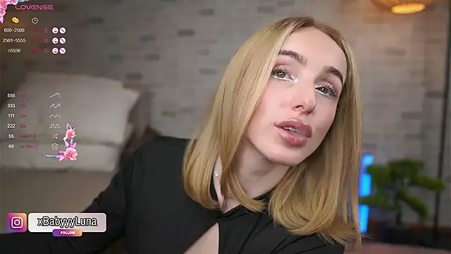 BabyyyLunaX live sex cam