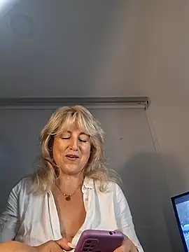 almaluna7 live sex cam