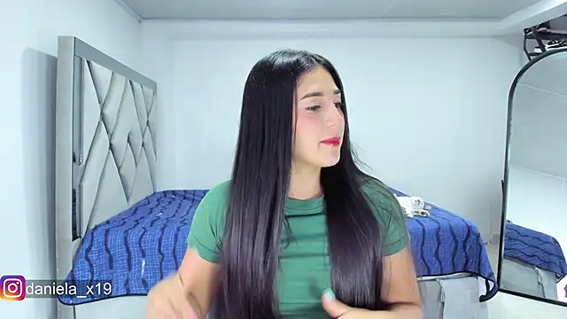 Daniela_x19's cam snapshot