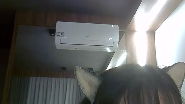 SkinnyKitten live sex cam