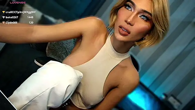 TsWomanofyourdesire_ live sex cam