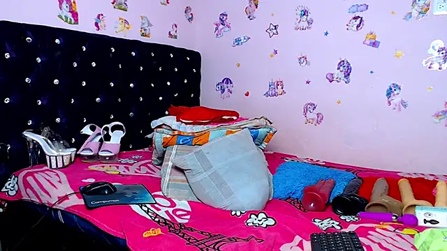 ShantalTsFox live sex cam