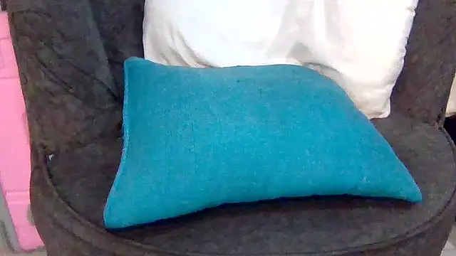 EroticXo's cam snapshot