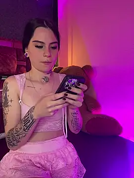 Veronicaa_lodge1's cam snapshot