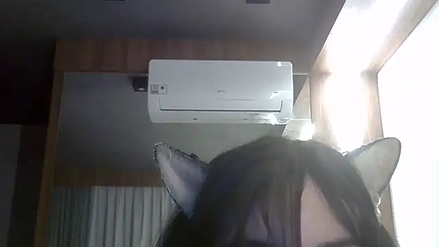 SkinnyKitten live sex cam