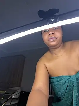 GoldenAss07's cam snapshot