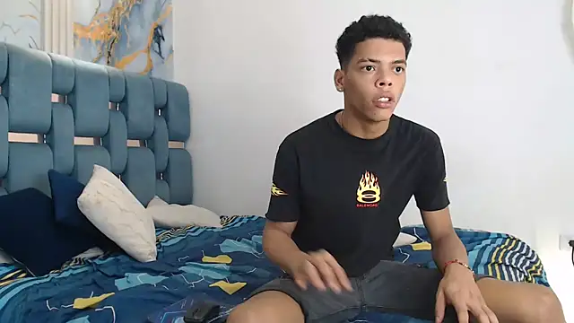 PRETTY_FEM live sex cam