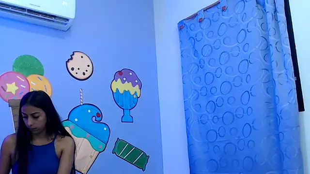 skinnysexzara18's cam snapshot