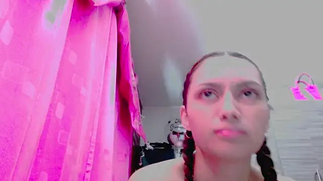 holy_juli's cam snapshot