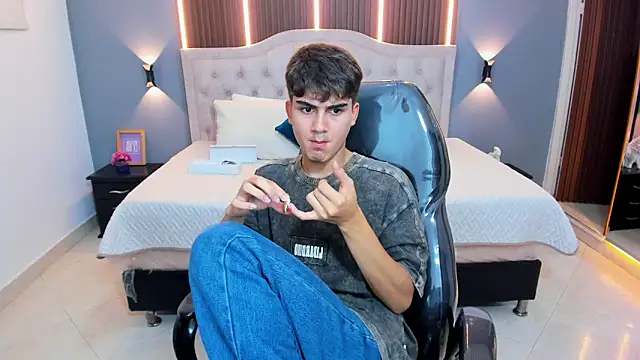 Tommy18__'s cam snapshot