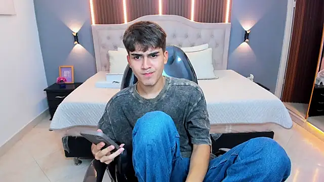 Tommy18__ live sex cam