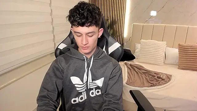 Patrick_Howland_'s cam snapshot