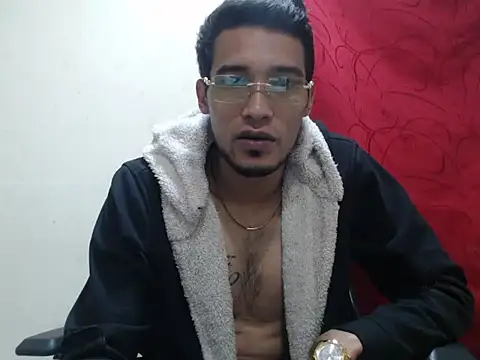 Calientes96 live sex cam