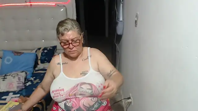 Olgahunder's cam snapshot