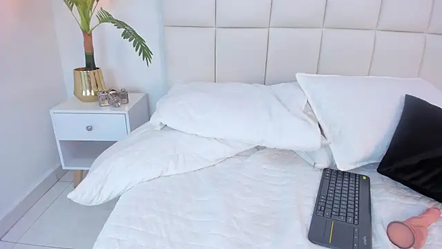 sabrina_f0xx's cam snapshot