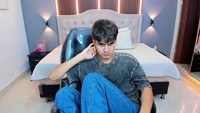 Tommy18__ live sex cam