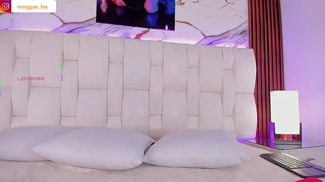 Morggan_Fox_'s cam snapshot