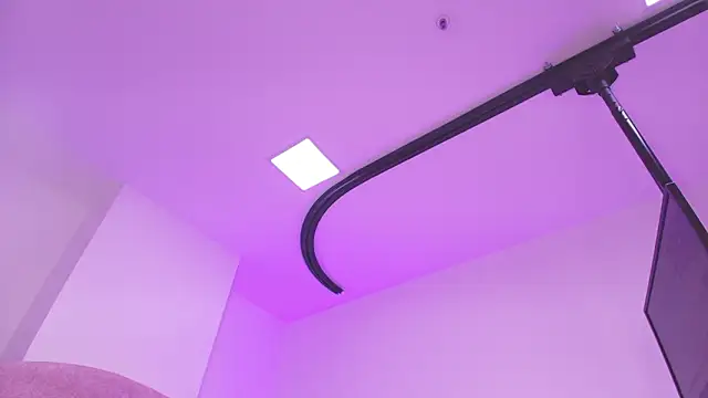 vale_ross_'s cam snapshot