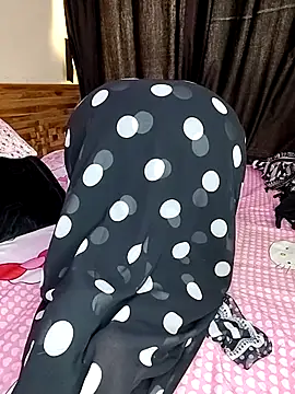 kaamuk_shweta live sex cam