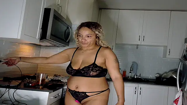 FreckleFaceBeauty's cam snapshot