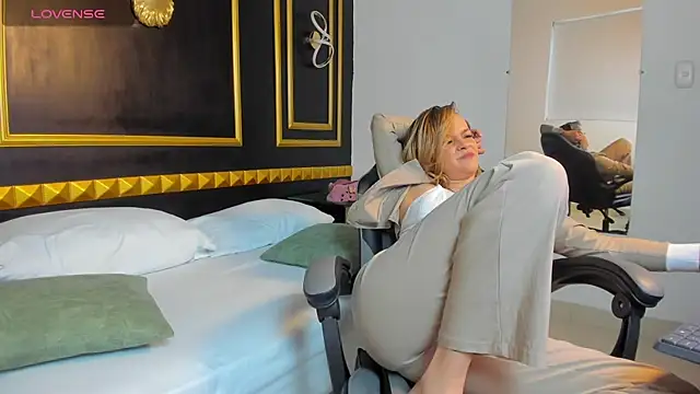 laia_hatman's cam snapshot