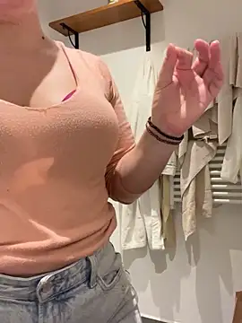 lyajoliee live sex cam