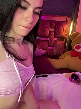 Veronicaa_lodge1's cam snapshot