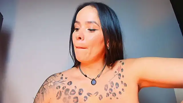 HotAlana_'s cam snapshot