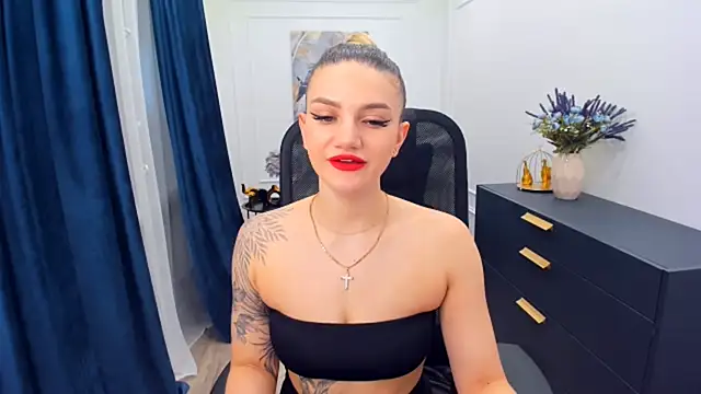 SelenaeMoore live sex cam