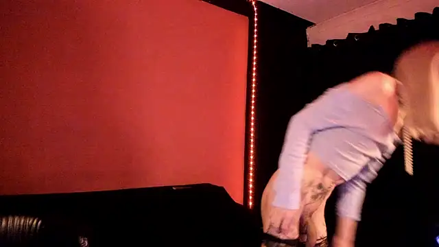 PervertedMissCloe live sex cam