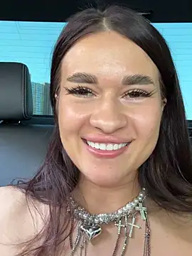 UrLillShy live sex cam