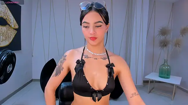 CarolineEvans_x's cam snapshot