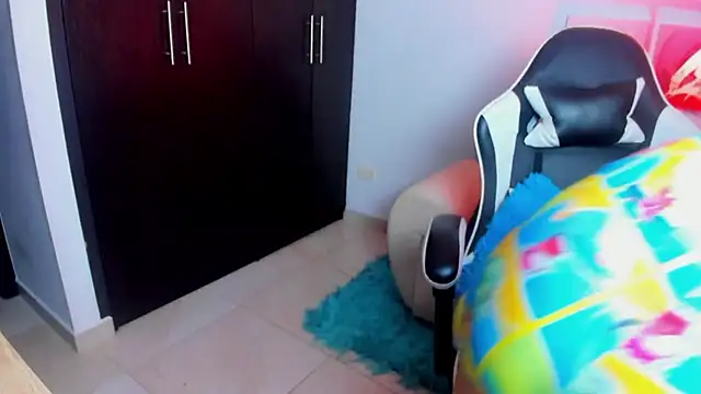 AilynRed live sex cam