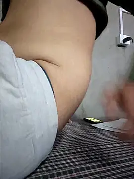 77fuckerboy_'s cam snapshot