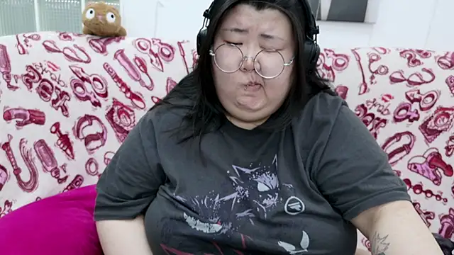 Nadine_asian live sex cam