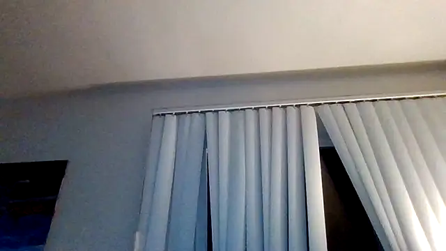 Tallhungandcloudy's cam snapshot