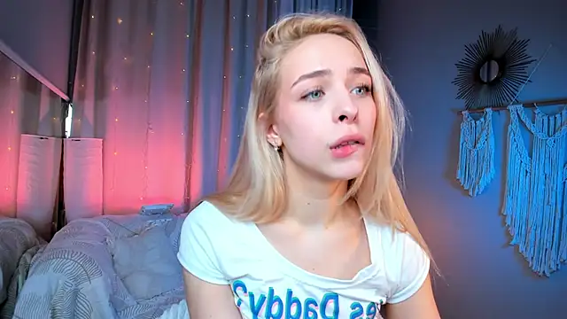 ShinyBarbie live sex cam