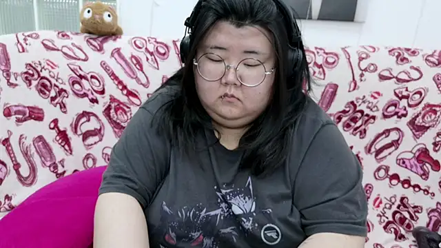 Nadine_asian live sex cam