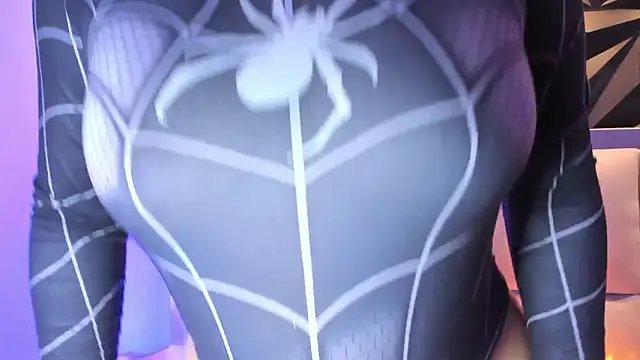 megan_whitee__'s cam snapshot