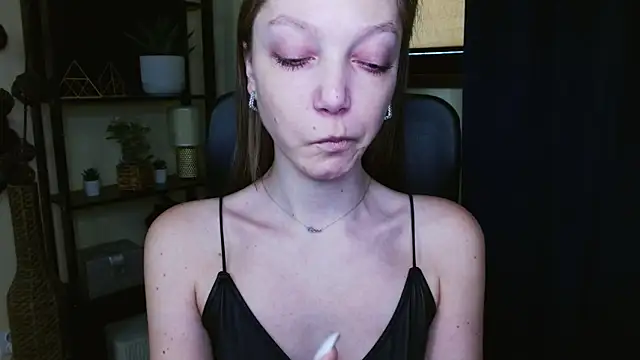 EmillyPlay live sex cam