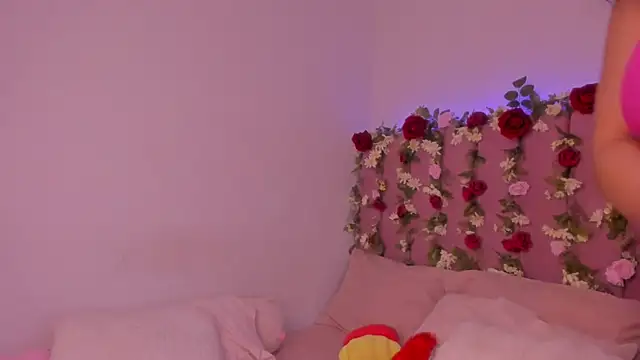 MiaWonderfull's cam snapshot