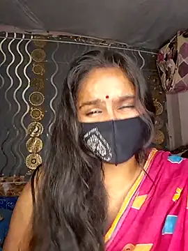 Sweet-Maddlina live sex cam