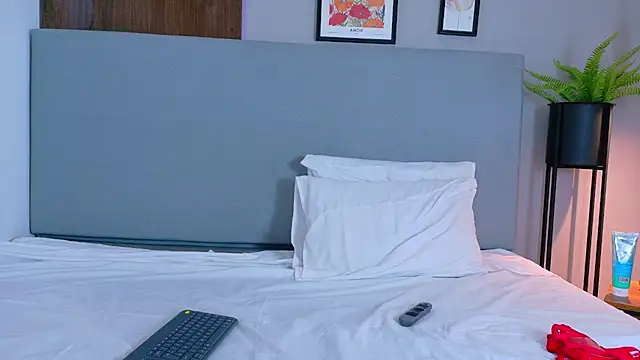 SaraHalls's cam snapshot