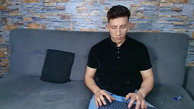 Maykol_Victoriasr live sex cam