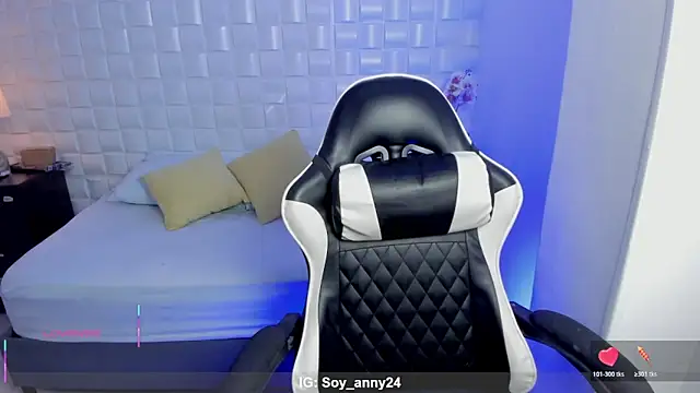 anny_rouse24's cam snapshot